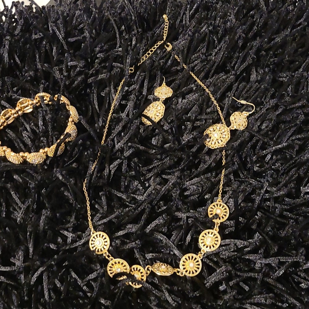 Gold jewelry set